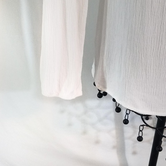 ~SOLD~ White Tie Hobo Long Sleeve Light Weight Top - Picture 4 of 5